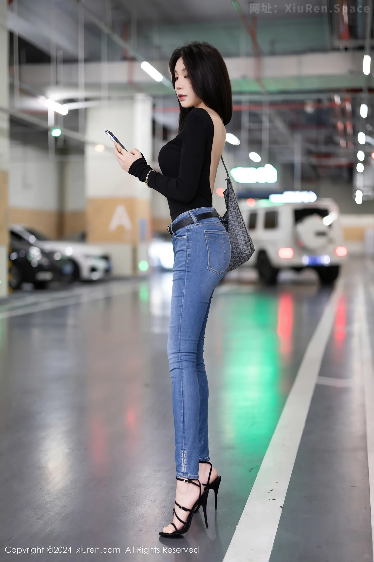 图片[4]-[XiuRen秀人网]VOL.8385 模特徐莉芝Booty黑色露背上衣+皮质连衣裙秀曼妙身姿诱惑写真92P-秀人网官方网站